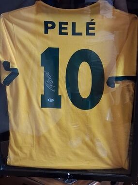 Pelé Number 10 Signed Yellow Soccer Jersey - Unbranded